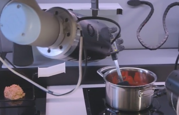 'Robot chef' can cook 2,000 meals in home kitchen ...