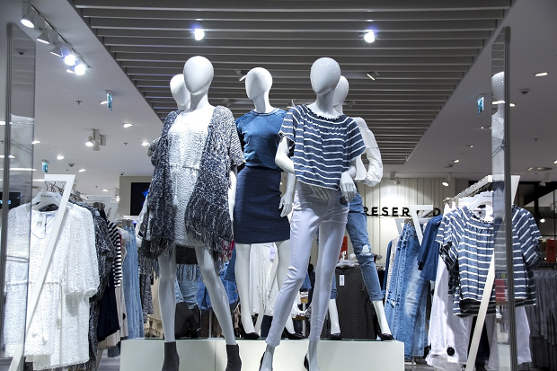 Fashion ecommerce trends: 63% of shoppers turn to user-generated reviews for sizing guide